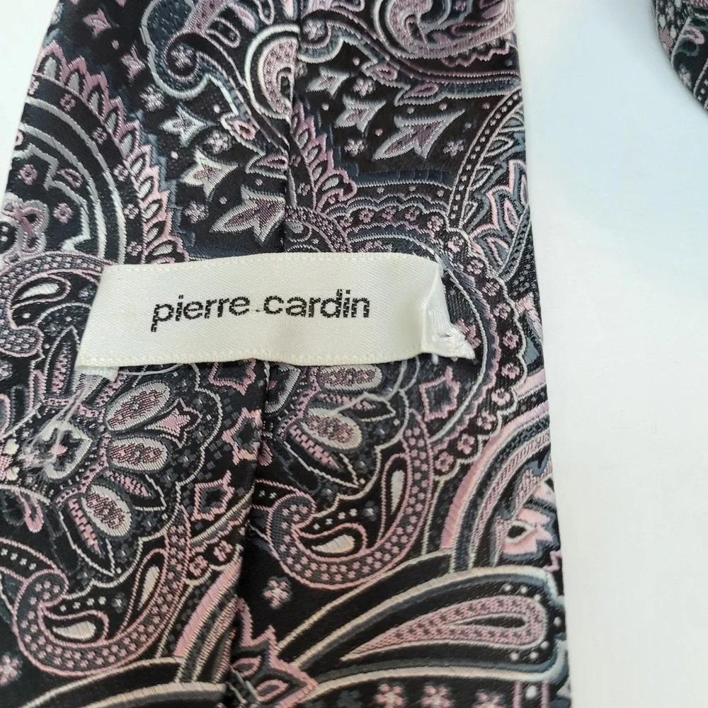 Pierre Cardin 100% Polyester Blue Pink and‎ Gray Paisley Neck Tie